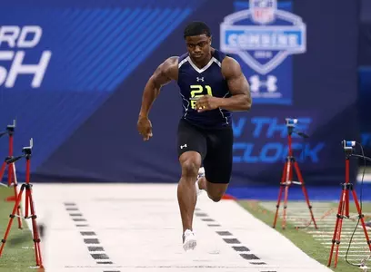 Jerick McKinnon runs his 40-yard Dash at the 2014 NFL Scouting Combine