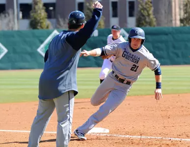 Hunter Thomas_Rounding bases_at Georgia_2014