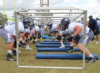 Offensive line drills during spring practice 2014