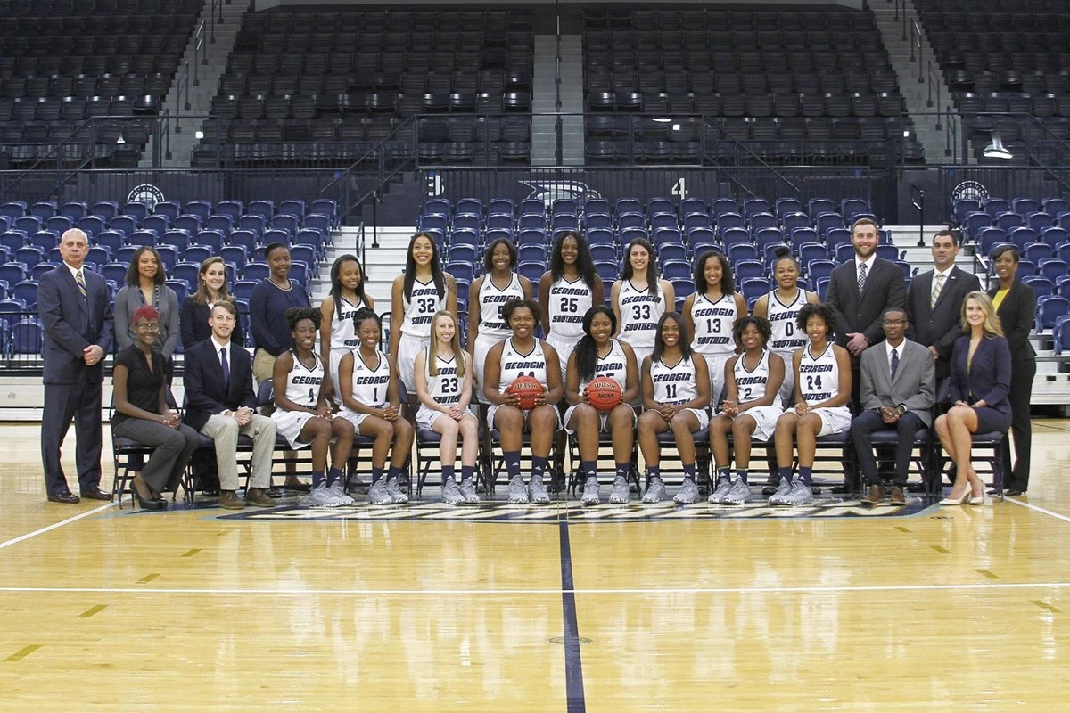 2016-17_WBB_Team