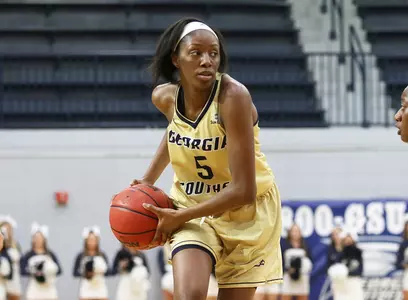 Foulks_A_16-17WBB_CG_AH_01