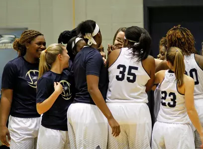 wbb-team-huddle-home