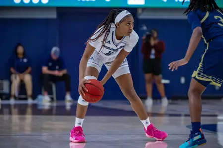 Burns-M_2122WBB_FIU_AJH