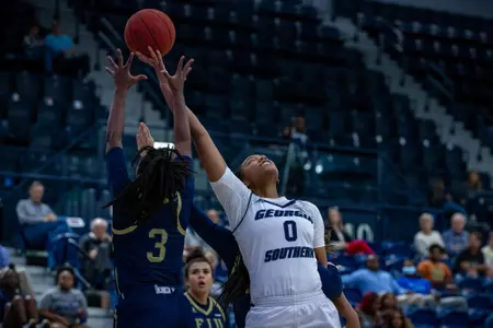 Banks-M_2122WBB_FIU_AJH