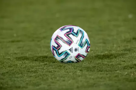 Ball_21WSOC_TROY_AJH