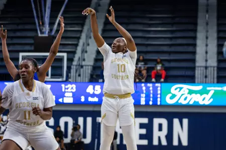 Georgia Southern graduate student guard Le'Andrea Gillis (10) during the NCAA womenâ??s basketball game between Georgia Southern and Allen at Hanner Fieldhouse on November 7, 2022 in Statesboro, Georgia. (Photograph by AJ Henderson / Georgia Southern Athletics)