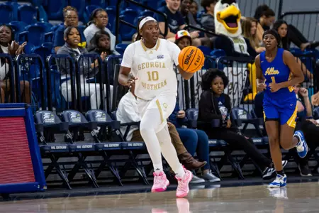 Georgia Southern graduate student guard Le'Andrea Gillis (10) during the NCAA womenâ??s basketball game between Georgia Southern and Allen at Hanner Fieldhouse on November 7, 2022 in Statesboro, Georgia. (Photograph by AJ Henderson / Georgia Southern Athletics)