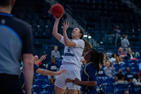 Nisbet-T_2122WBB_FIU_AJH