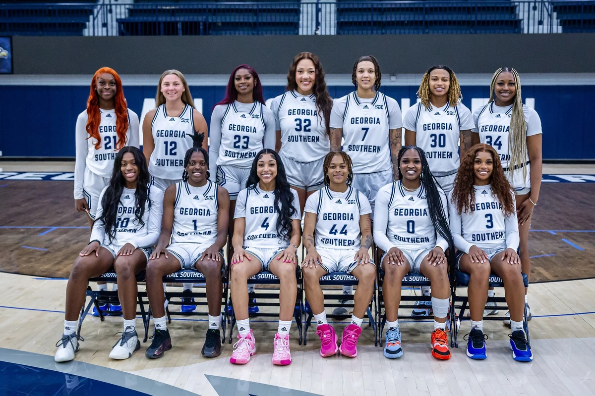 WBB Team Photo Players Only 2024-25 Hanner