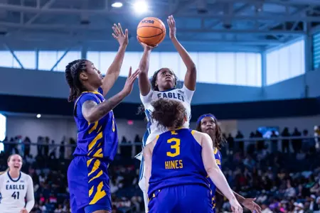 Georgia Southern sophomore guard Jamiria Jones (10) during the NCAA women’s basketball game between Georgia Southern and LSU at Jack and Ruth Ann Hill Convocation Center on November 9, 2025 in Statesboro, Georgia. (Photograph by AJ Henderson / Georgia Southern Athletics)