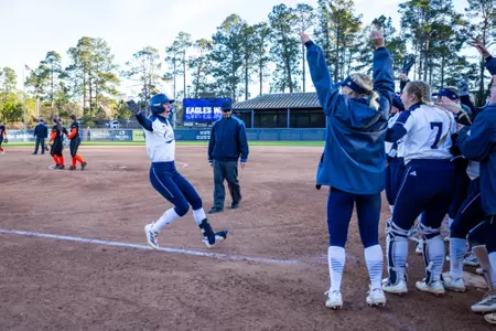 Delanie Thames vs. Campbell