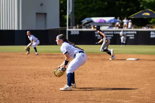 Braelyn Queen at first base