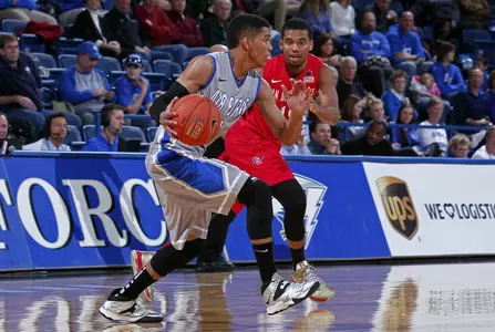 Tre' Coggins led Air Force with 14 points.