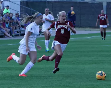 Sophomore forward Lizzy Denton.