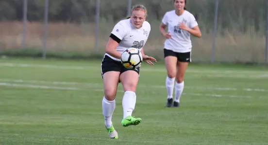 Bre Robertson Creighton