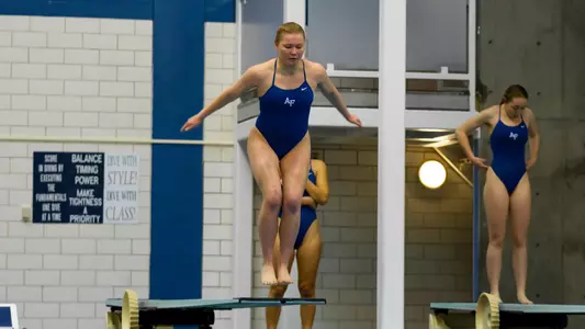 Kinzie Etzelmiller Diving