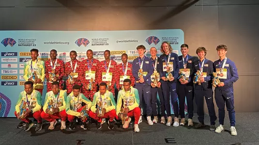 TeamMedalists_World23