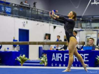 Women’s gymnastics’ rise continues, earning 195.650 on Senior Night Image