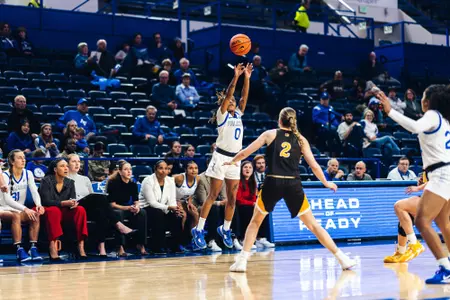 WBB Jordyn Devaughn Action vs. Wyoming 2024-25