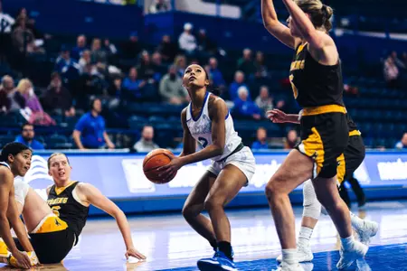 WBB Milahnie Perry Action vs. Wyoming 2024-25