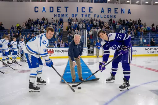 Oliphants faceoff vs. Holy Cross