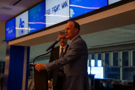 Coach Calhoun at Banquet