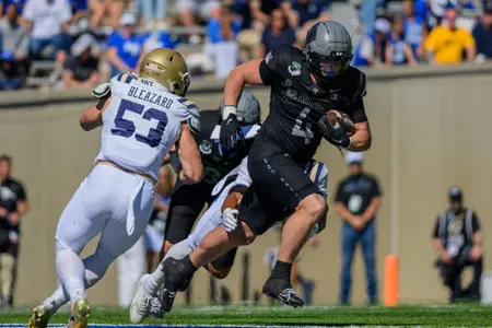 Kemper Hodges runs ball vs. Navy