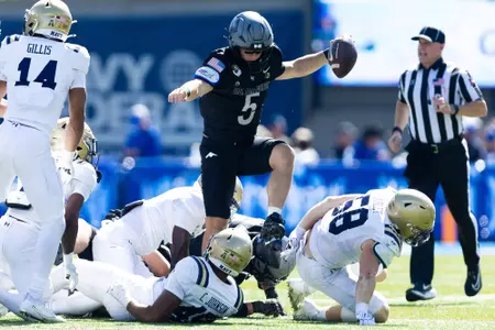 Evan Medders Runs Ball vs. Navy