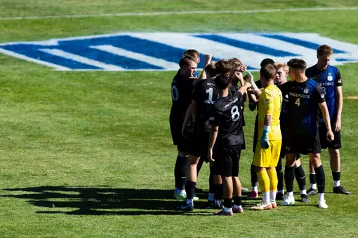 Air Force huddles up pregame at Cadet Soccer Stadium