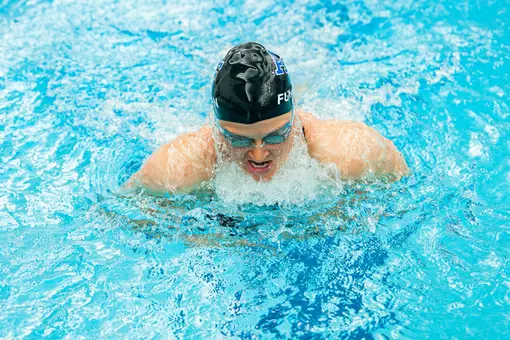 Naomi Furman swims breaststroke