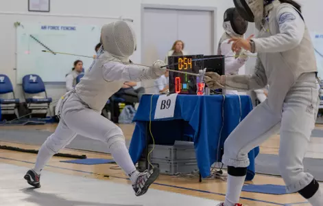 Kailyn Choi competes in foil.
