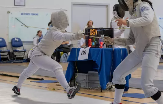 Kailyn Choi competes in foil.