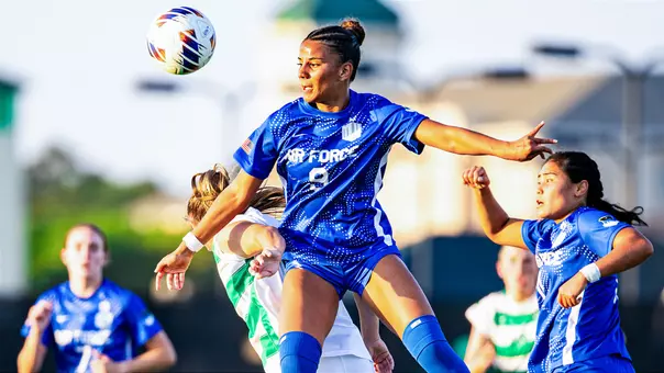 Melissa Araujo heads the ball at North Texas