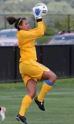 Sophomore Linda Rosas