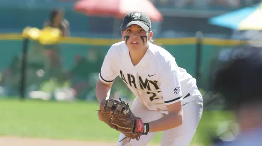 Softball Holds Off Wisconsin Green-Bay Image