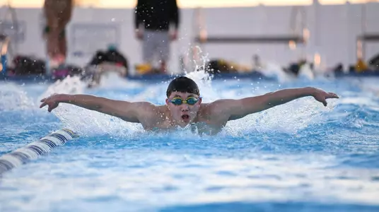 Jay Yang swimming