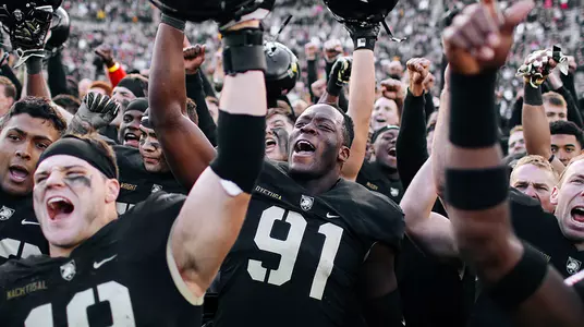 Army football celebrates after defeating Air Force 17-14 on Nov. 3, 2018