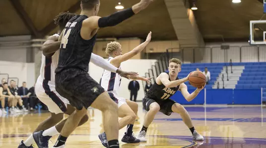 Tucker Blackwell looks to feed Matt Wilson in the low post