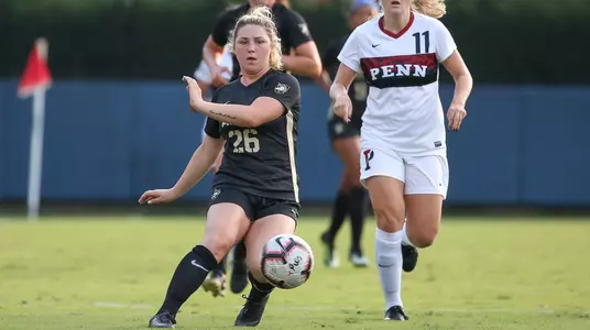 Sarah Chamberlin making a pass vs. Penn