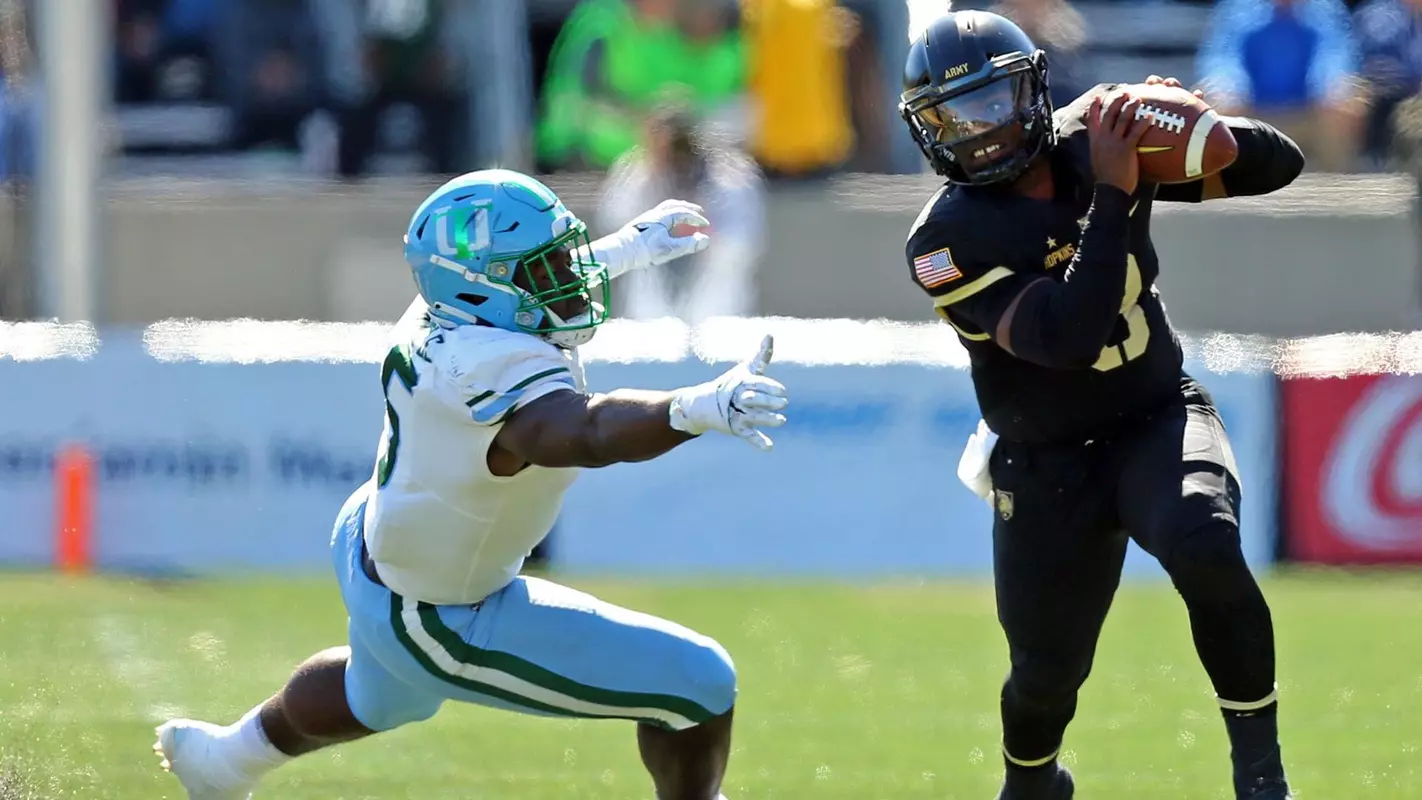 Kelvin Hopkins Jr. escapes pressure from Tulane