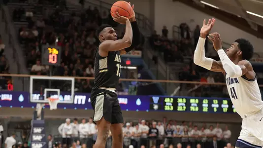 Lonnie Grayson pulls up for a 3-pointer