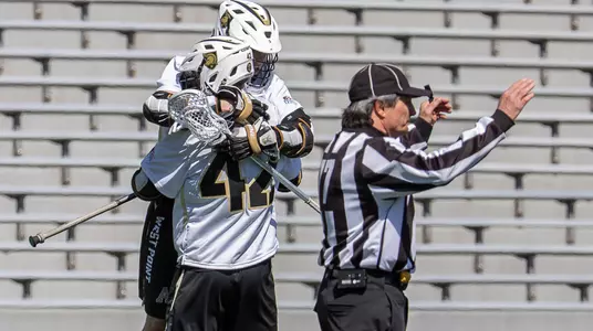 Men's Lacrosse Celebrates Win over Colgate 2019