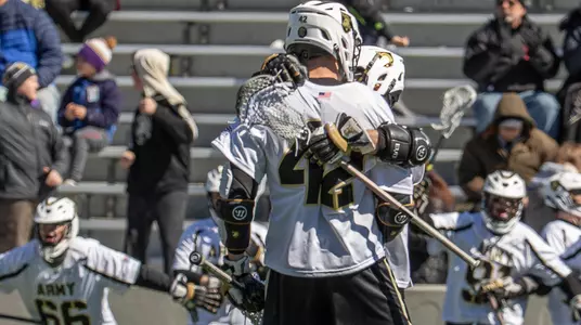 Men's Lacrosse Celebrates Win over Colgate 2019