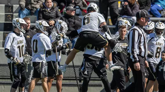 Men's Lacrosse Celebrates Win over Colgate 2019