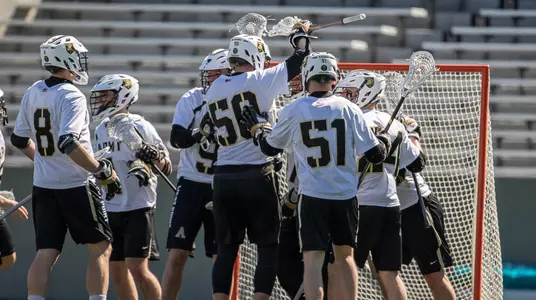 Men's Lacrosse Celebrates Win over Colgate 2019
