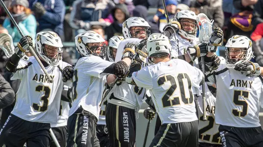 Men's Lacrosse Celebrates Win over Colgate 2019
