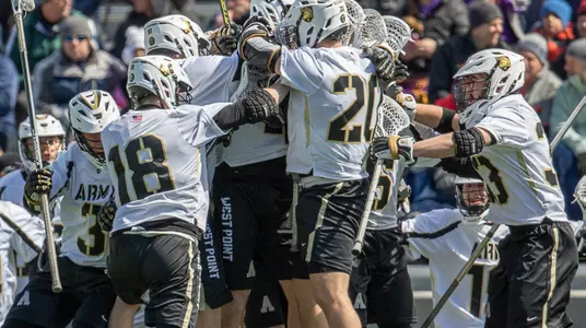 Men's Lacrosse Celebrates Win over Colgate 2019