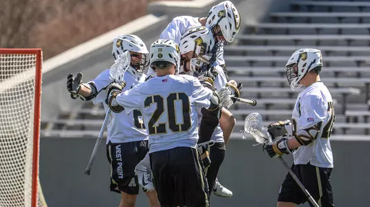 Men's Lacrosse Celebrates Win over Colgate 2019
