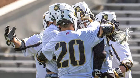 Men's Lacrosse Celebrates Win over Colgate 2019
