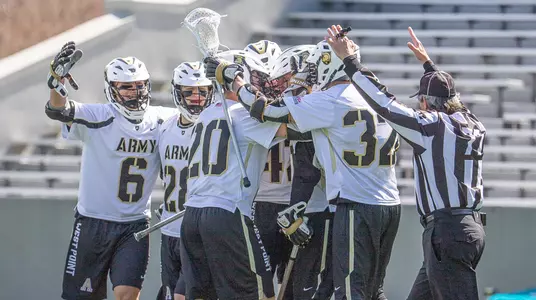 Men's Lacrosse Celebrates Win over Colgate 2019